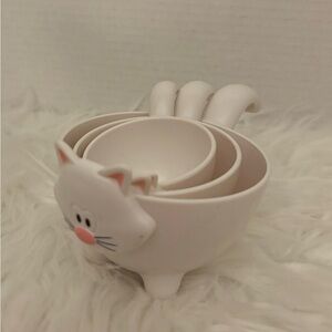 Set of 3 Plastic Stackable Cat/Kitty White Measuring Cups